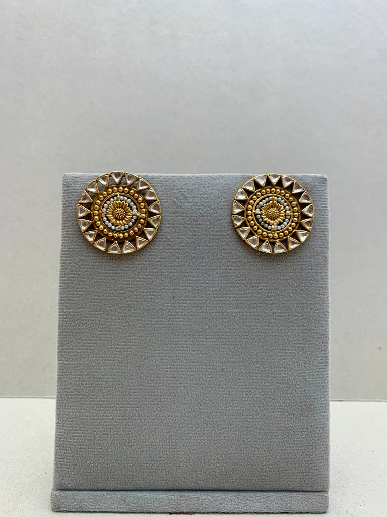 AA212W Heritage Antique Studs
