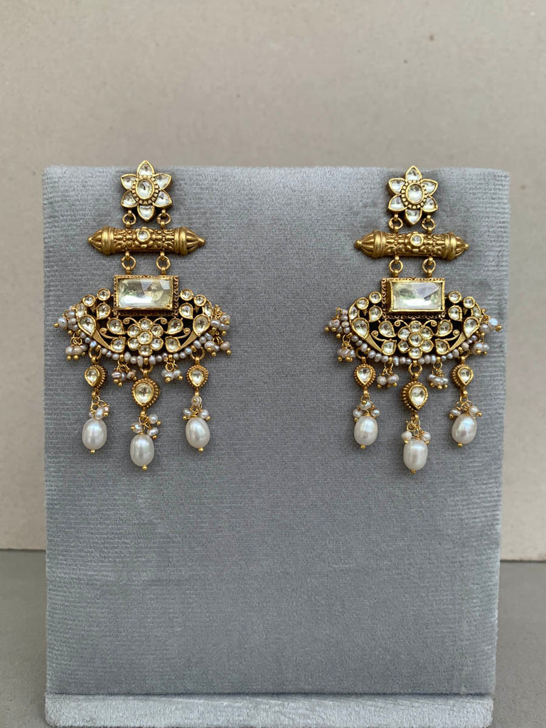 AA512 White Rambaugh Antique Earrings