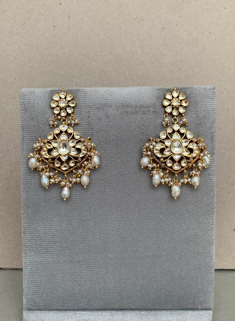 AA572  Rambagh Antique Earrings{WHITE}