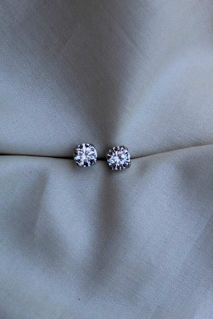 CL978 Diamond Earrings (92.5 silver)