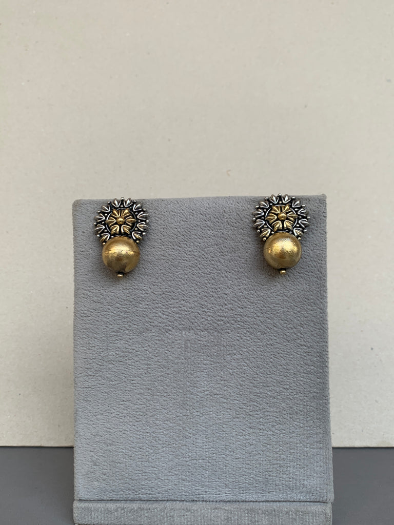 E1950  Maahru Silver Earrings