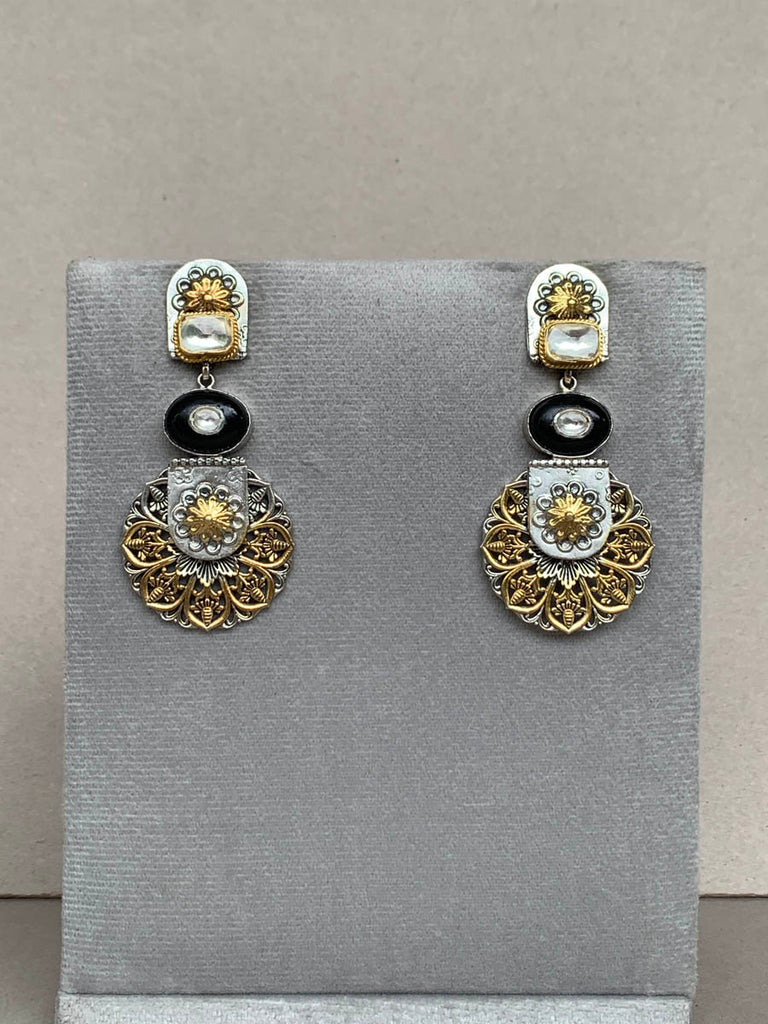 E1441  Maahru Silver Earrings