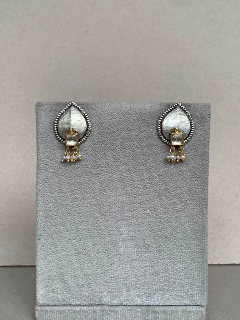 E1482  Maahru Silver Earrings