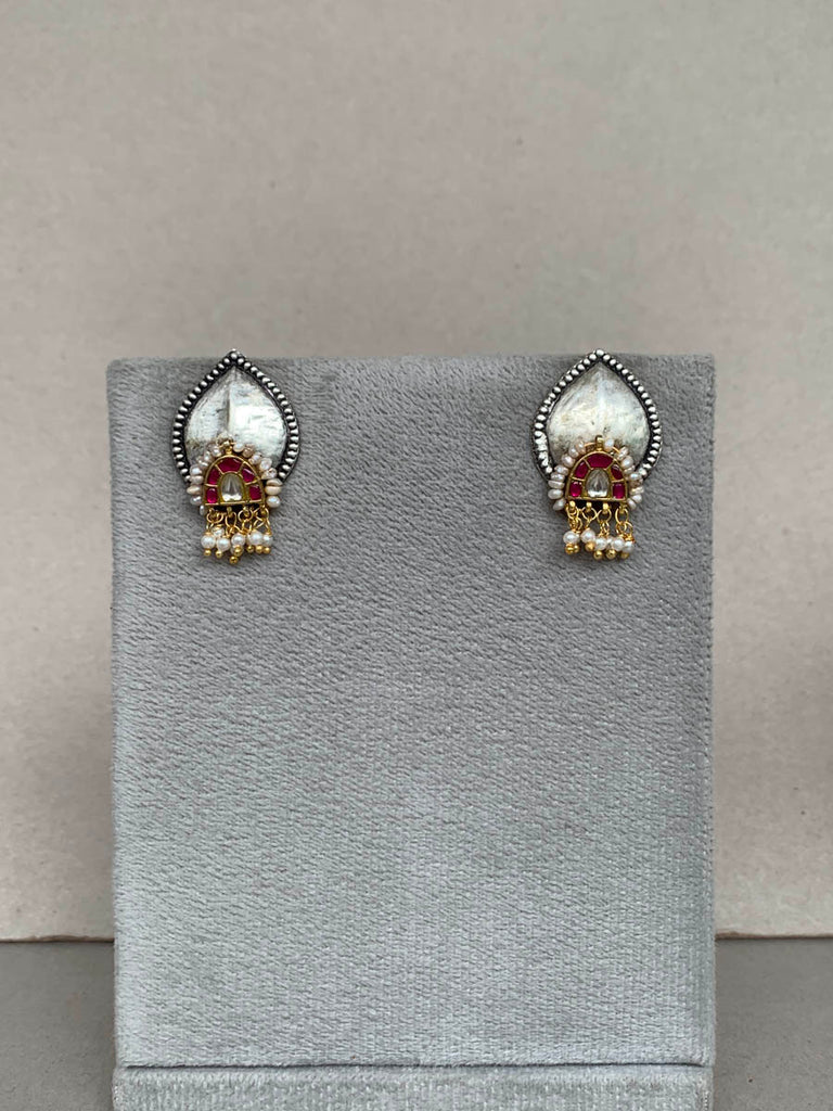 E1499  Maahru Silver Earrings