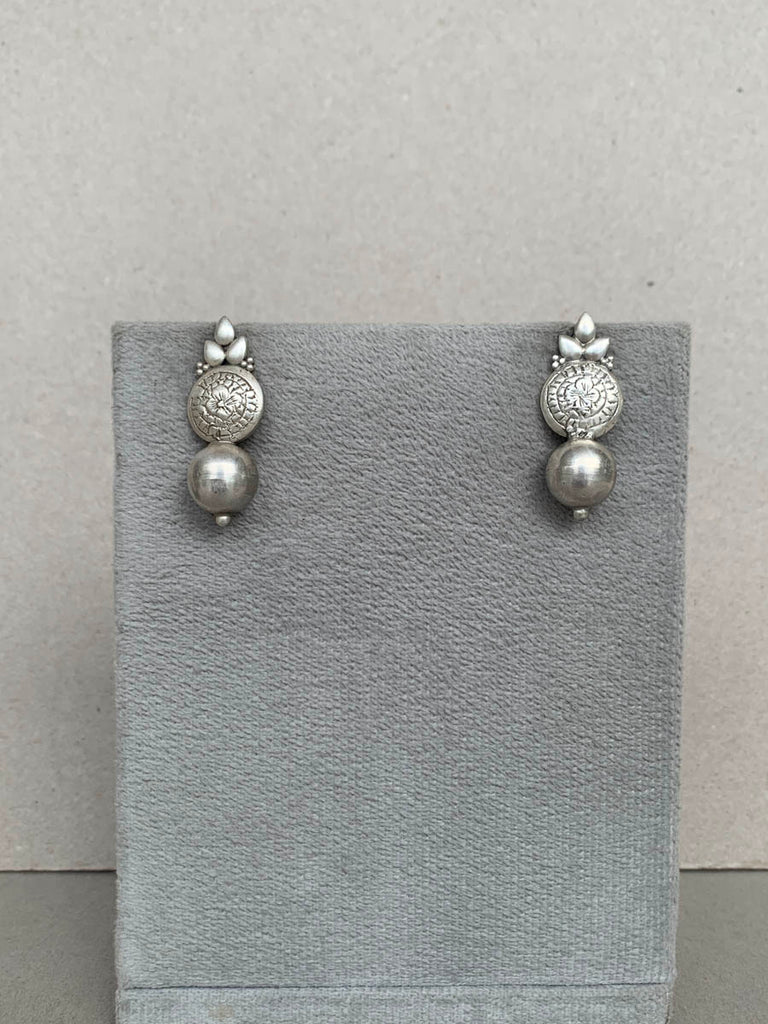 E1511  Maahru Silver Earrings