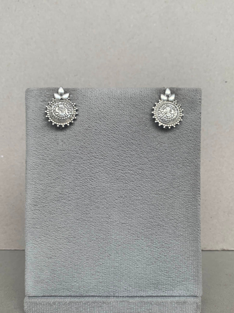 E1512  Maahru Silver Earrings