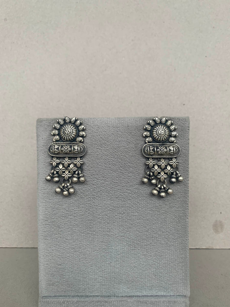 E1516  Maahru Silver Earrings