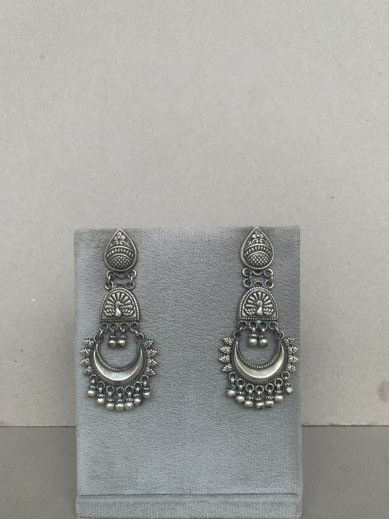 E1521  Maahru Silver Earrings