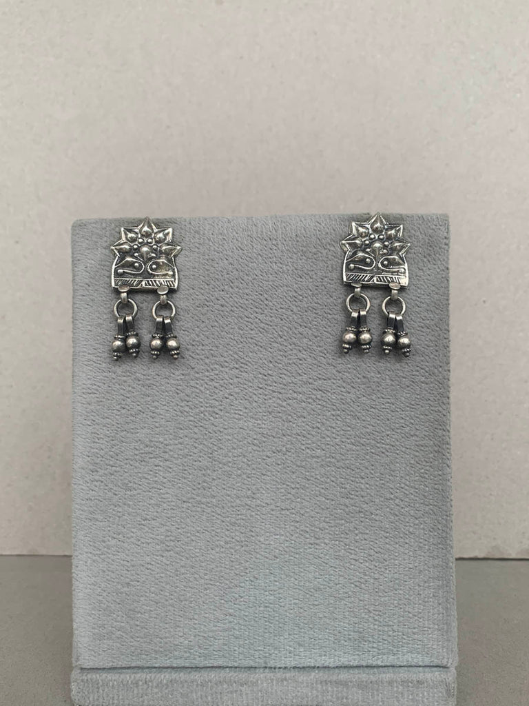 E1524  Maahru Silver Earrings