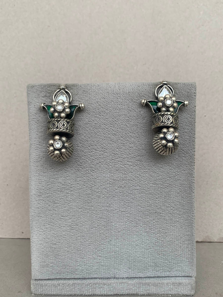 E1525  Maahru Silver Earrings