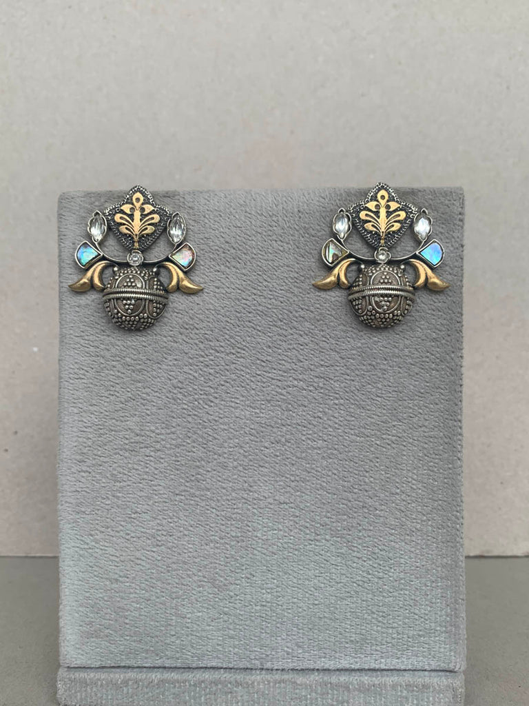 E1526  Maahru Silver Earrings