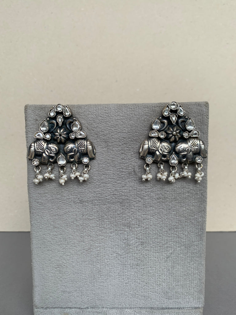 E1532 Maahru Silver Earrings