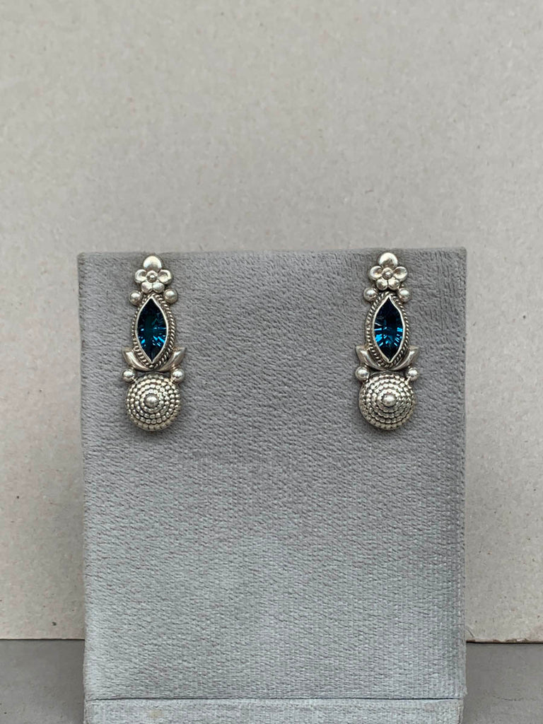 E1534   Maahru Silver Earrings