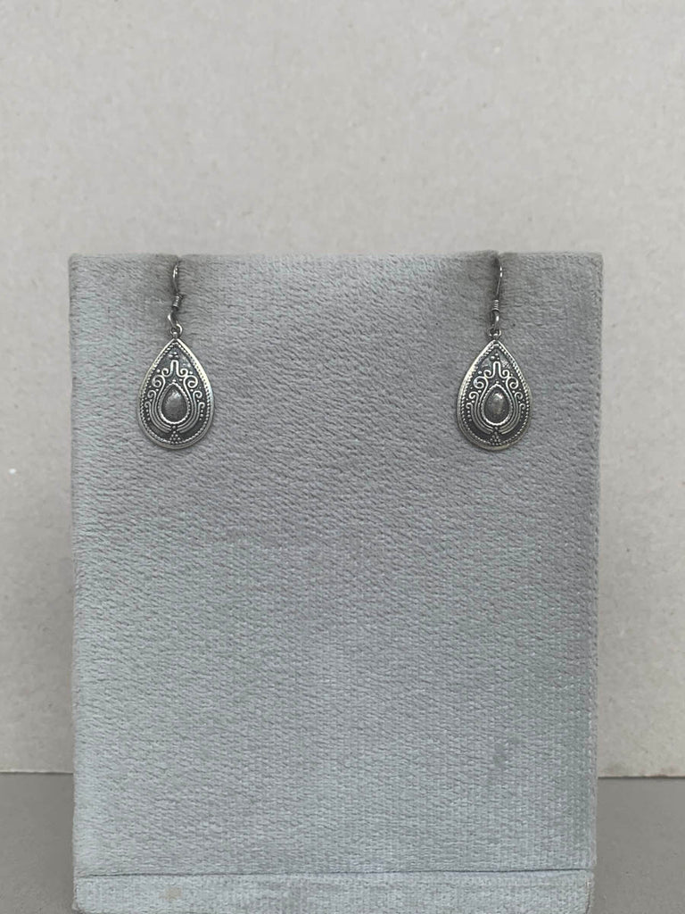 E1536  Maahru Silver Earrings