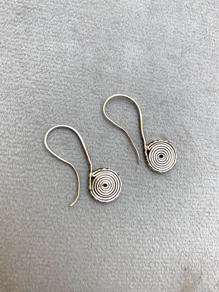 E1538  Maahru Silver Earrings