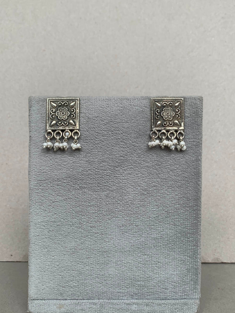 E1540  Maahru Silver Earrings