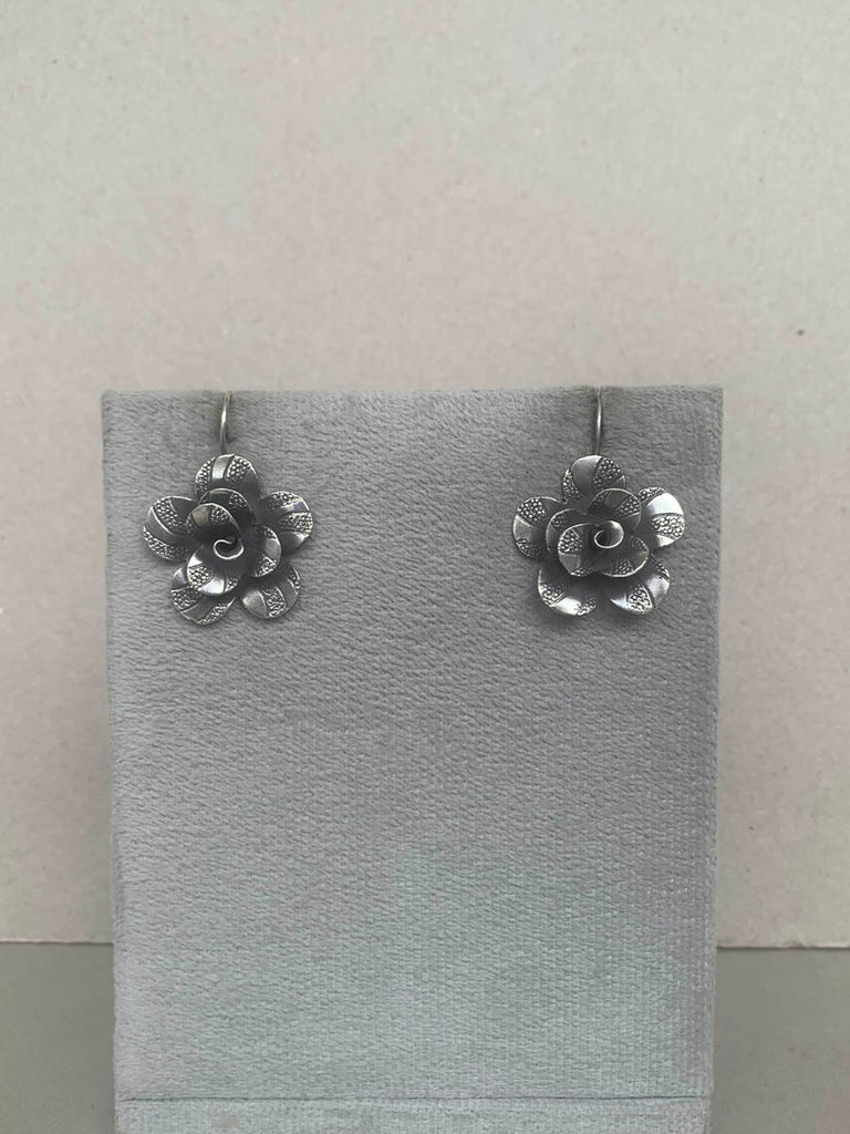 E1545  Maahru Silver Earrings