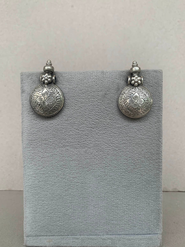 E1547  Maahru Silver Earrings