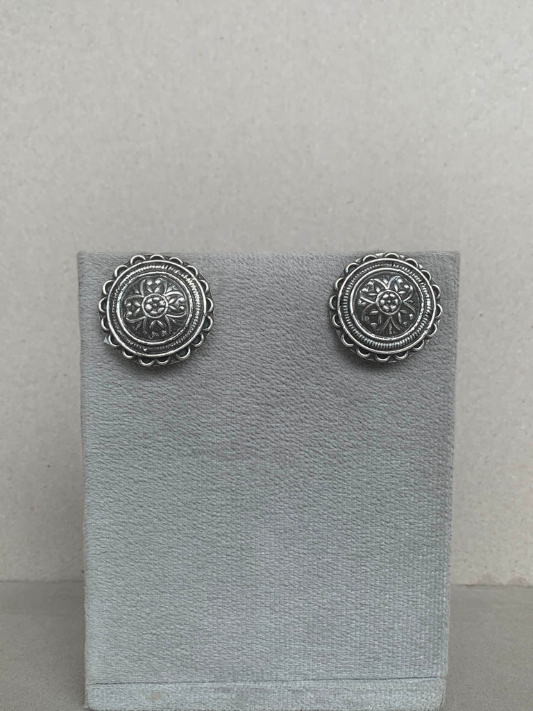 E1550  Maahru Silver Earrings