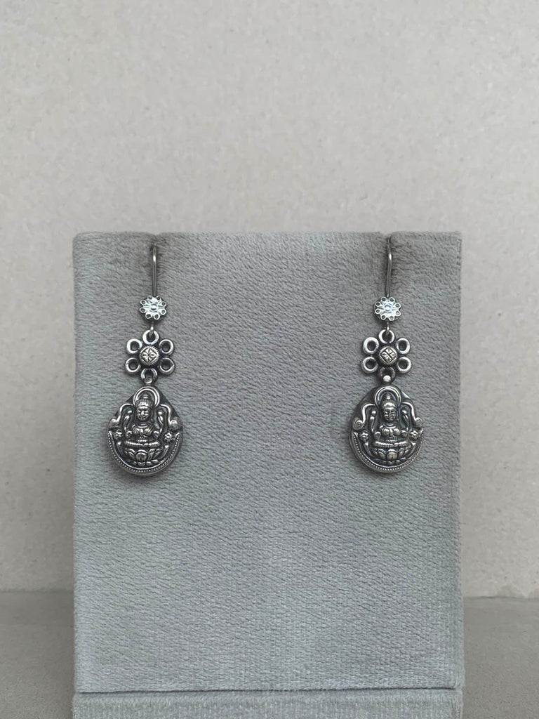 E1555  Maahru Silver Earrings