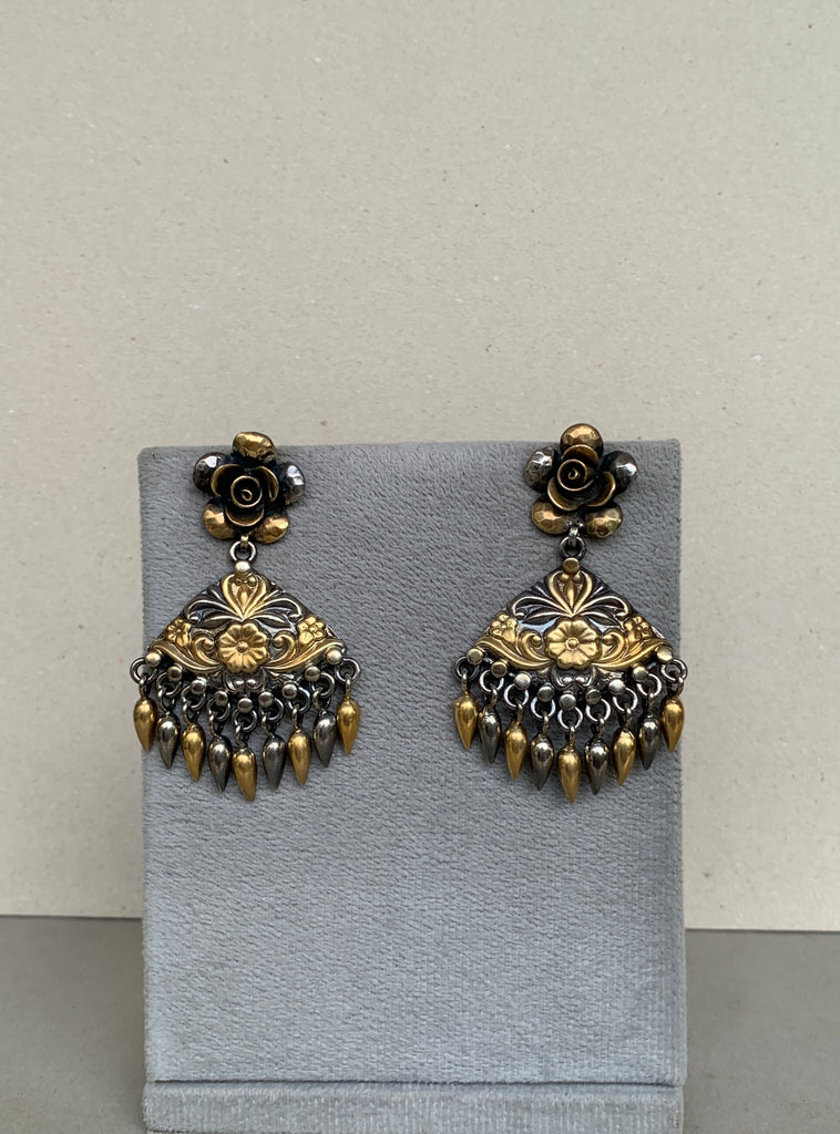 E1662 Maahru Silver Earrings