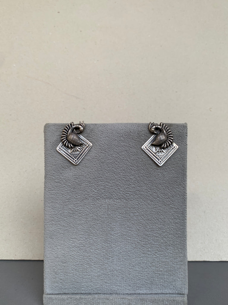 E1816  Maahru Silver Earrings