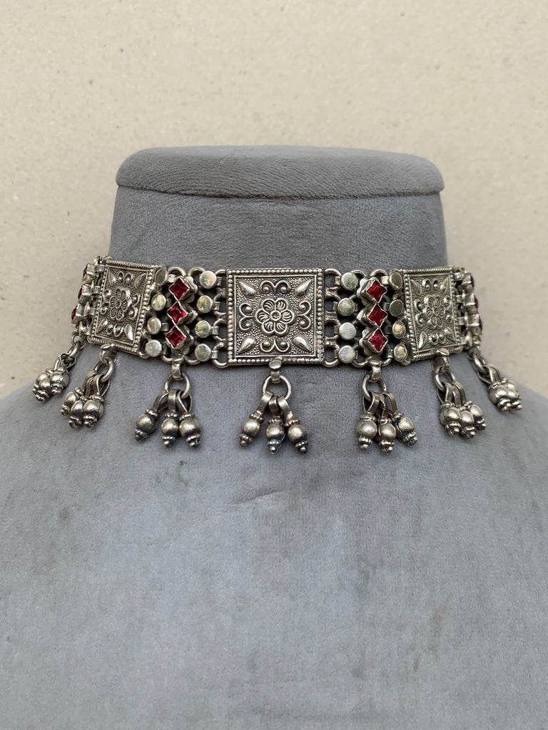 E1826 Maahru Silver Necklace
