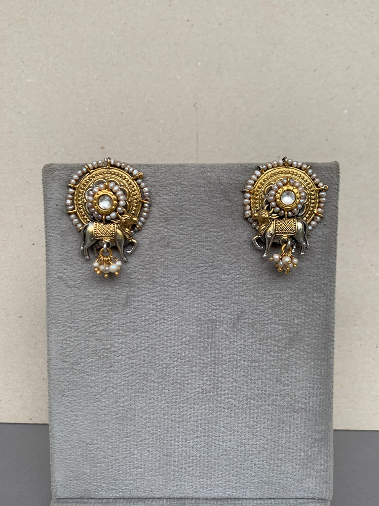 E1834 Maahru Silver Earrings