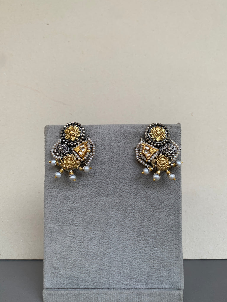 E1878  Maahru Silver Earrings