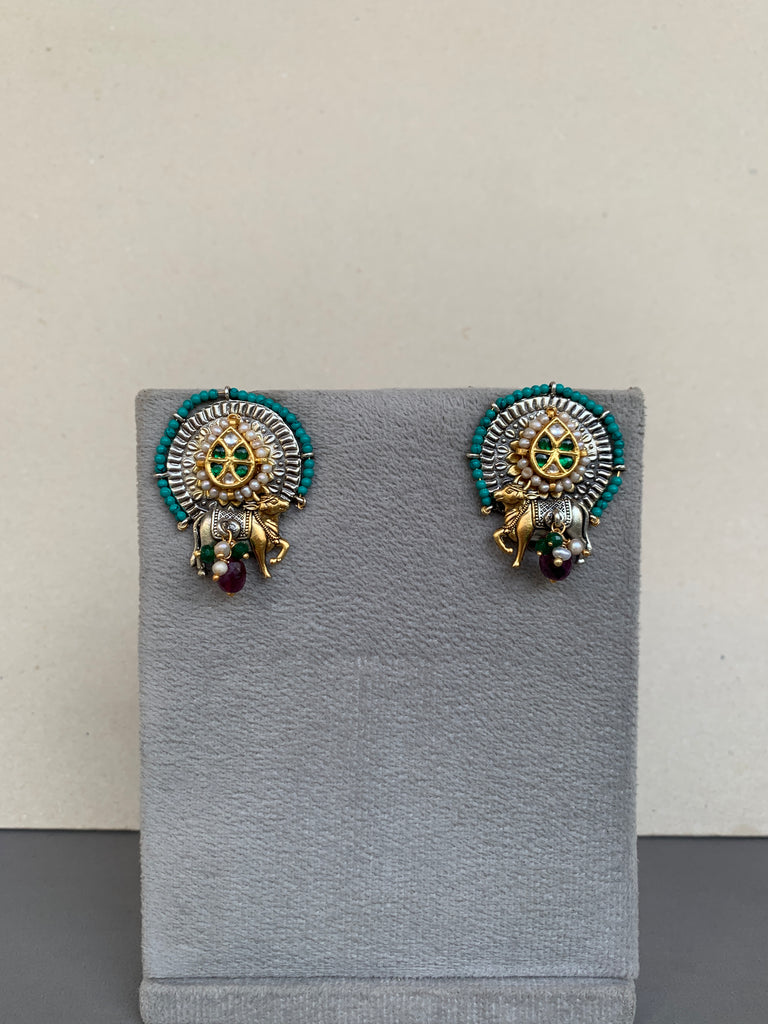 E1915  Maahru Silver Earrings