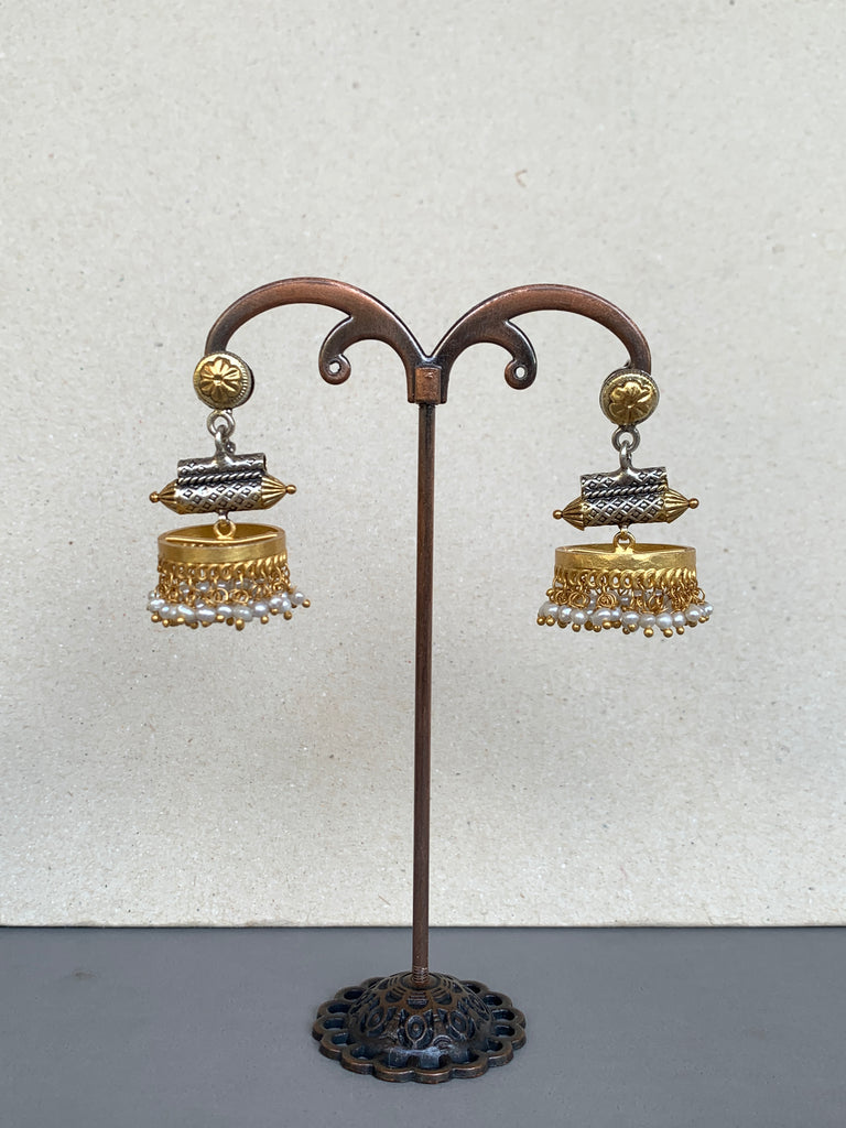 E1922  Maahru Silver Earrings