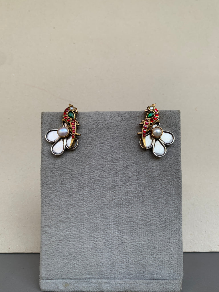 E1948P  Maahru Silver Earrings