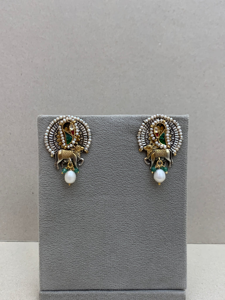 E1956  Maahru Silver Earrings