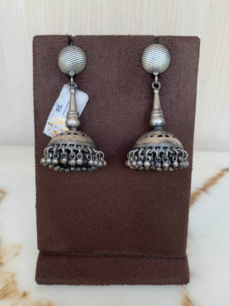 EM732 Maahru Silver Earrings