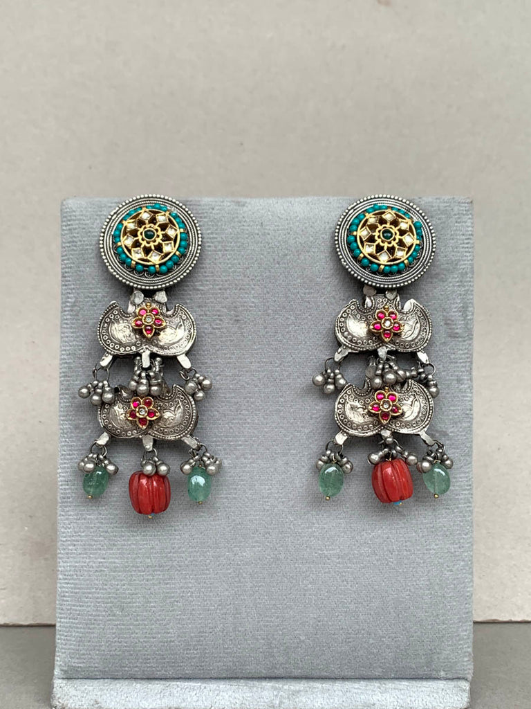 ER608  Maahru Silver Earrings