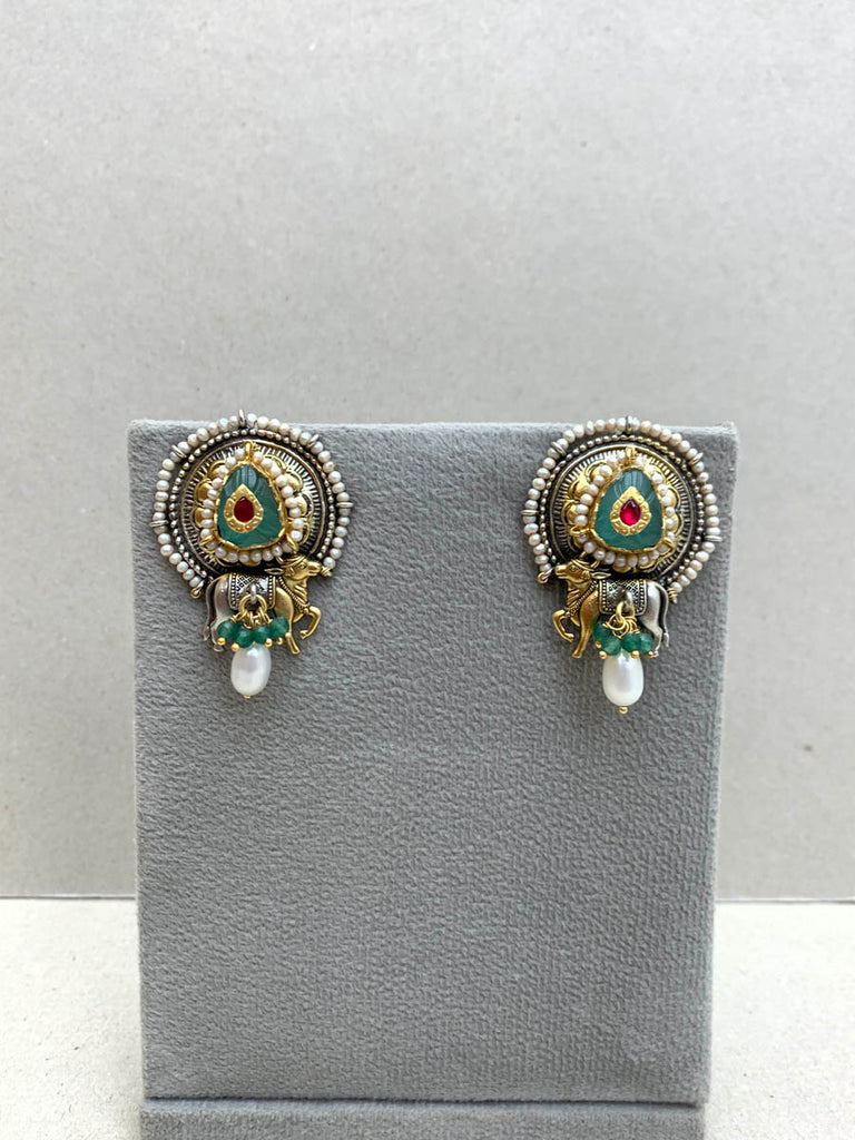 FE10  Maahru Silver Earrings