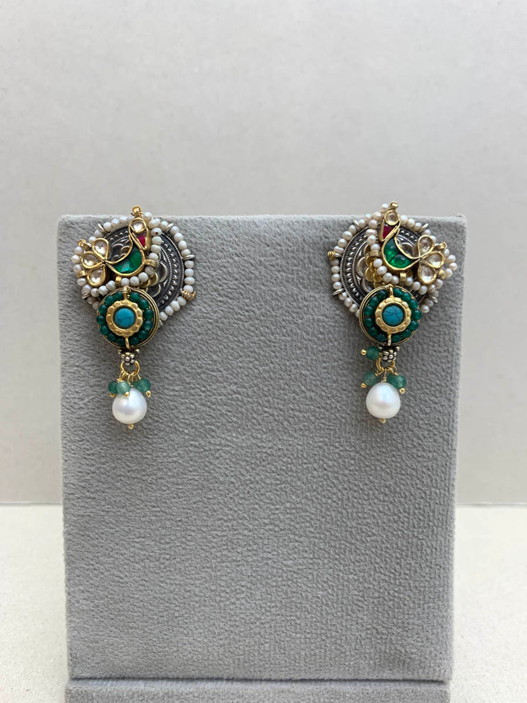 FE15  Maahru Silver Earrings