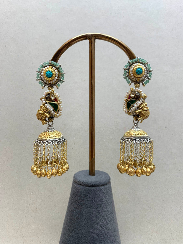 FE22  Maahru Silver Earrings