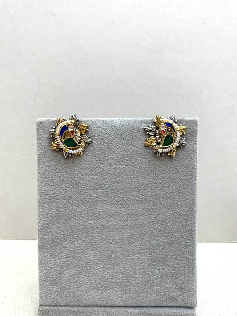 FE25  Maahru Silver Earrings