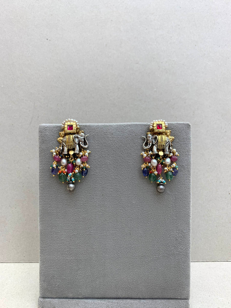 FE28  Maahru Silver Earrings