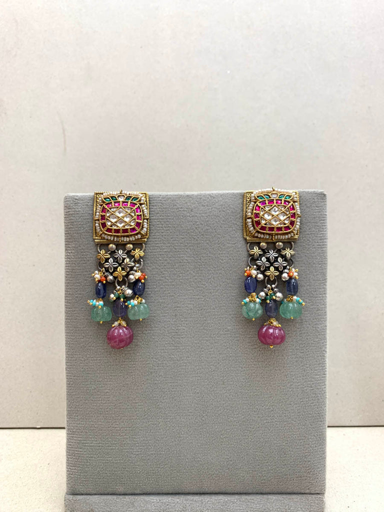FE37  Maahru Silver Earrings