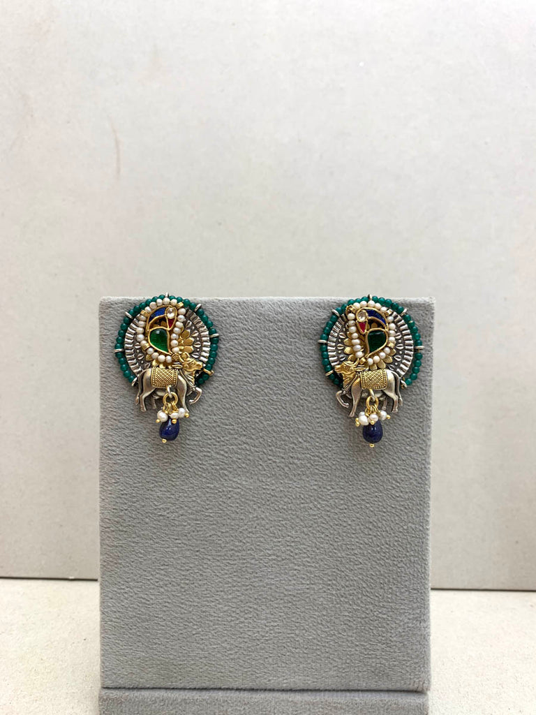 FE42  Maahru Silver Earrings