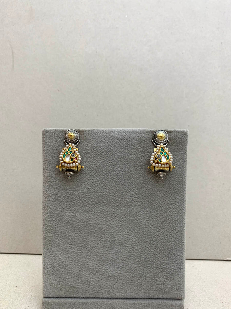 FE45  Maahru Silver Earrings