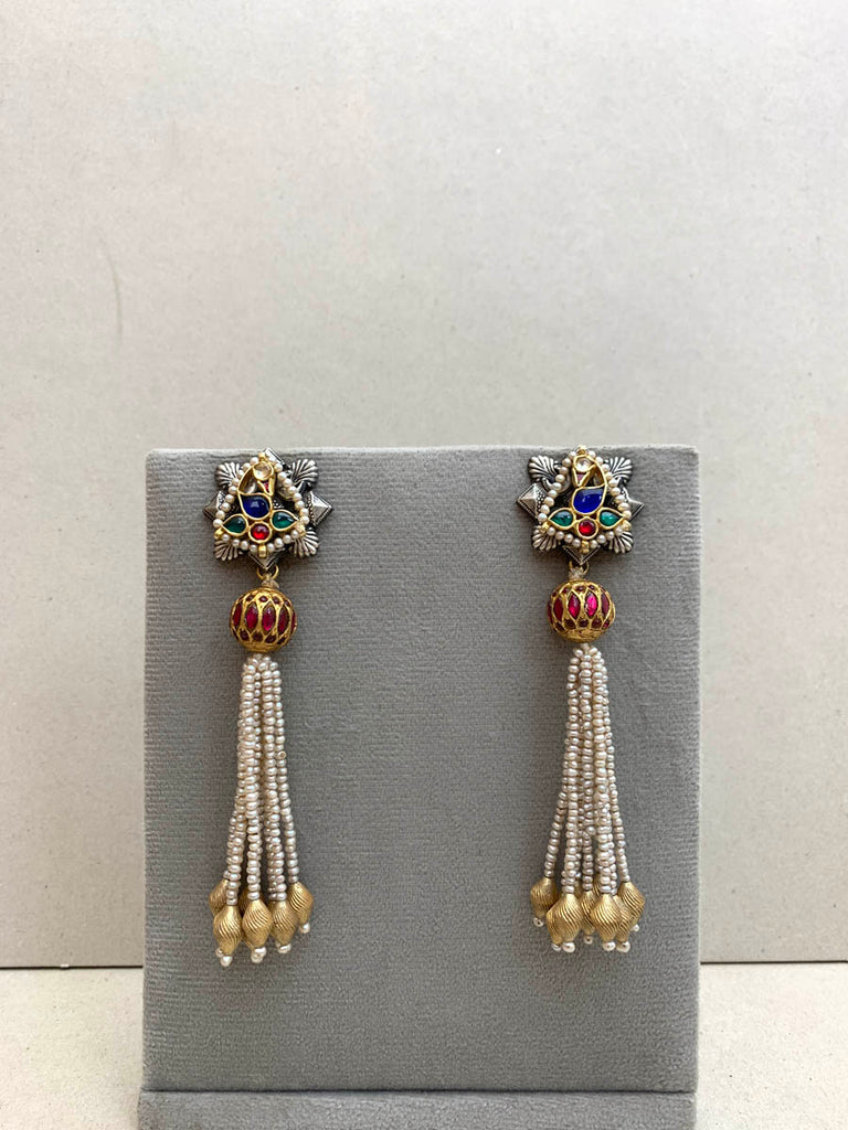 FE56  Maahru Silver Earrings