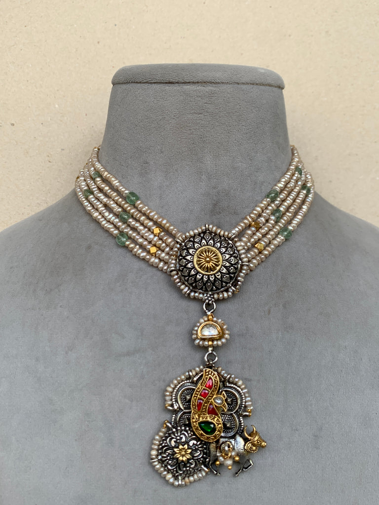 FS125  Maahru Silver Necklace