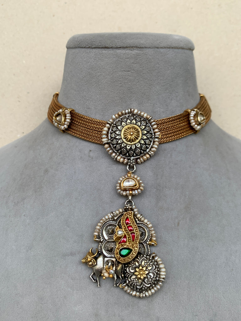 FS127  Maahru Silver Necklace
