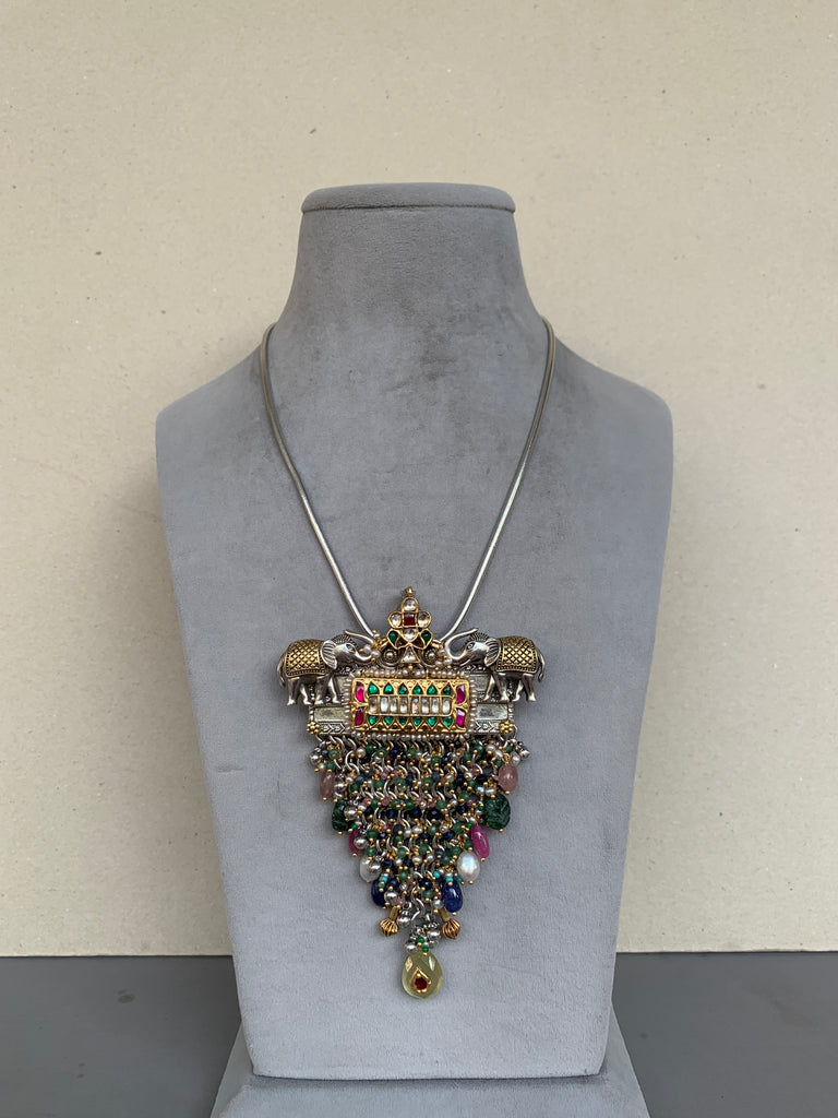 FS196  Maahru Silver Necklace