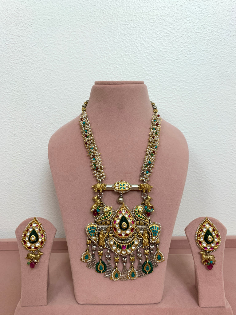 FS236   Maahru Silver Set