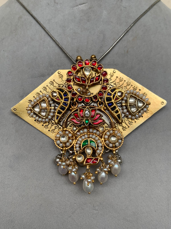 FS46 Maahru Silver Necklace
