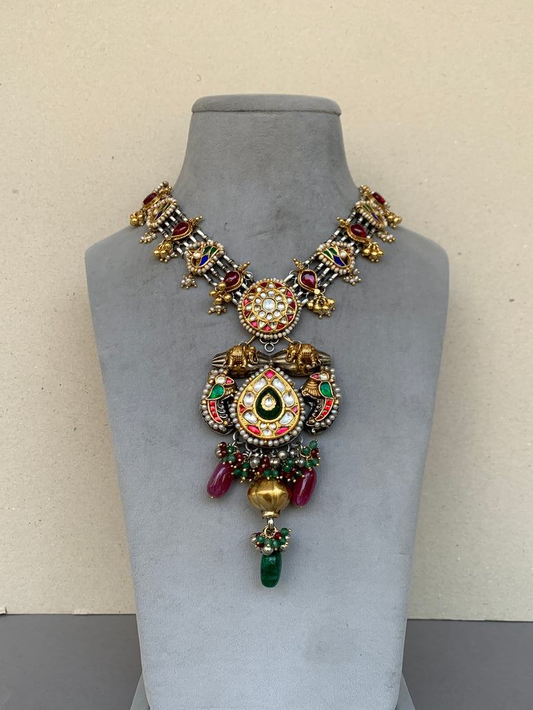 FS114  Maahru Silver Necklace